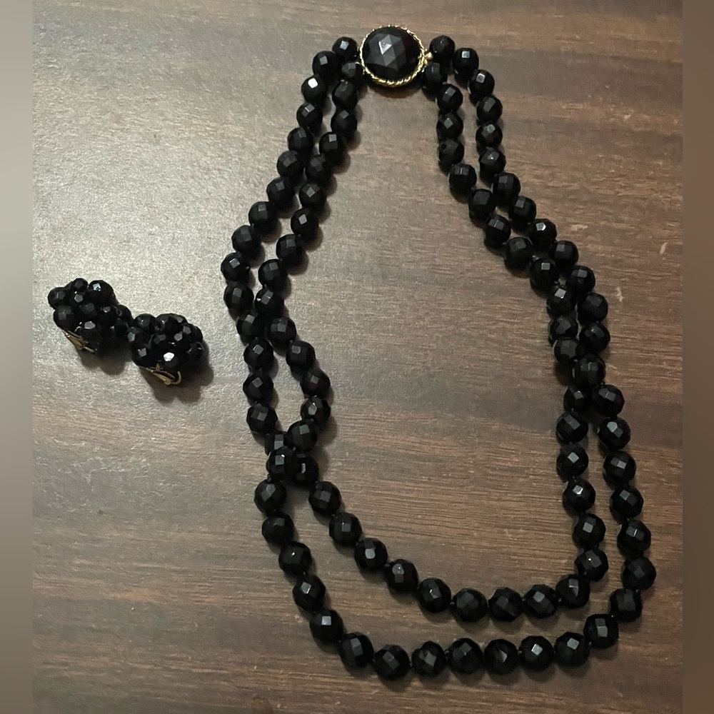 Vogue Black Beaded Necklace Set